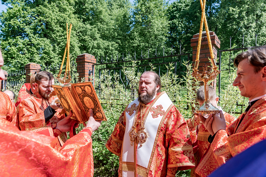 Божественная литургия во Всехсвятском храме города Серпухова